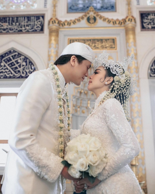 Anniversary Pernikahan ke-3, Intip 5 Potret Romantis Syahrini dan Reino Barack