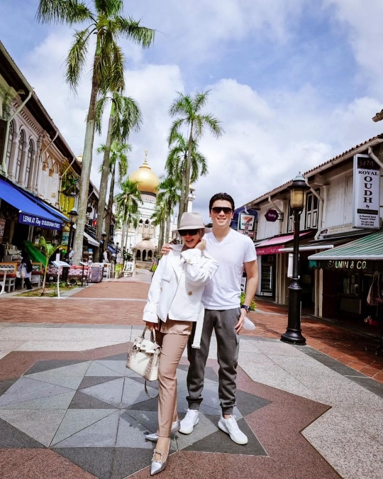 Anniversary Pernikahan ke-3, Intip 5 Potret Romantis Syahrini dan Reino Barack
