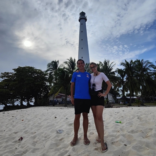 6 Potret Daniel Mananta Liburan di Belitung, Bikin Sang Istri Makin Cinta Indonesia