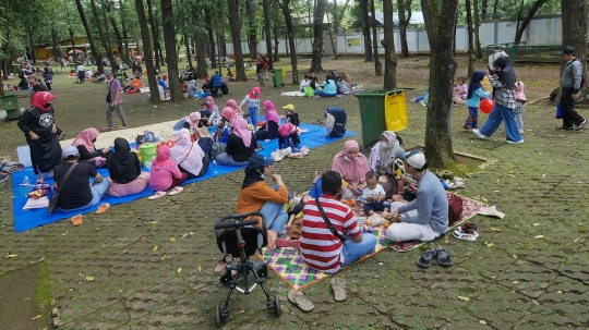 Libur Isra Miraj, Taman Margasatwa Ragunan Ramai Pengunjung