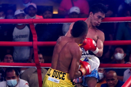 Aksi Tibo Monabesa Sukses Pertahankan Gelar WBC Usai Kalahkan Petinju Filipina