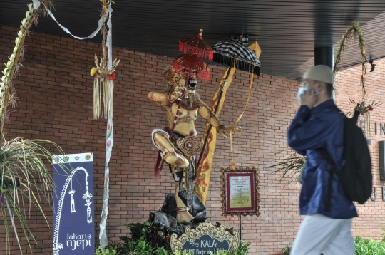 Sambut Nyepi, Patung Ogoh-Ogoh Hiasi Stasiun Tebet