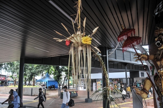 Sambut Nyepi, Patung Ogoh-Ogoh Hiasi Stasiun Tebet