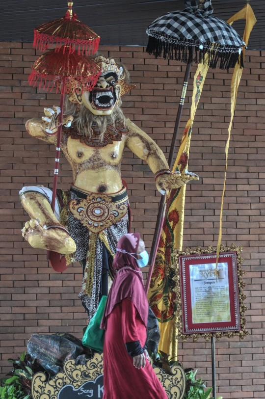 Sambut Nyepi, Patung Ogoh-Ogoh Hiasi Stasiun Tebet