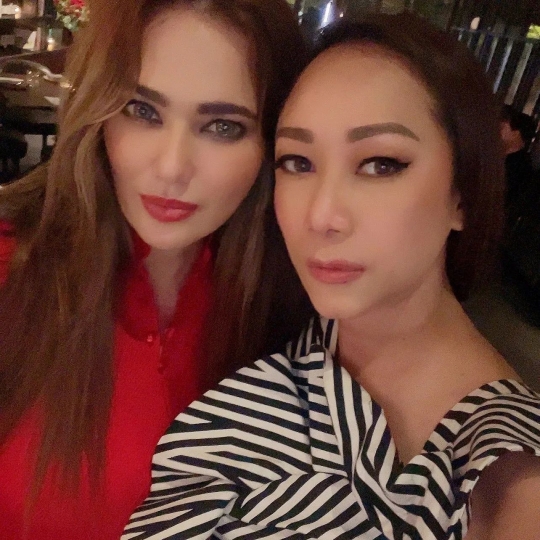 5 Potret Terbaru Catherine Wilson di Usia ke-41, Kembali Aktif di Dunia Model
