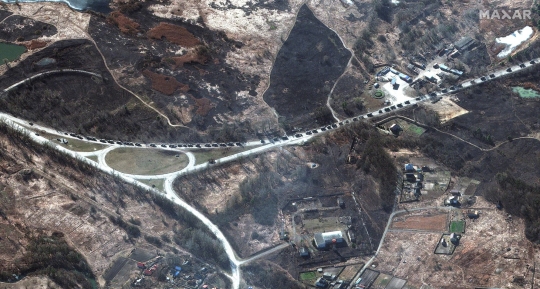 Penampakan Konvoi Pasukan Rusia Menuju Kiev Sepanjang Puluhan Kilometer