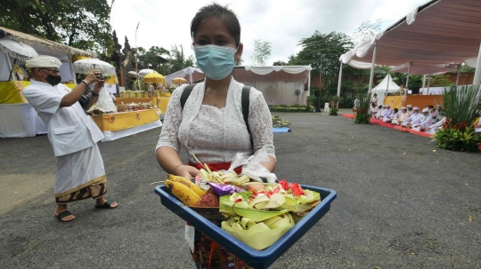 Suasana Upacara Tawur Agung Kesanga di Pura Aditya Jaya, Pulo Gadung