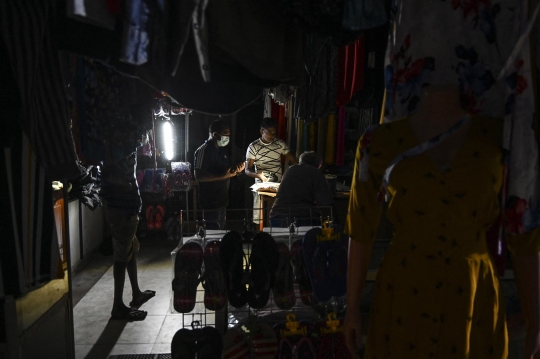 Gelap Gulita Sri Lanka di Tengah Pemadaman Listrik Terpanjang