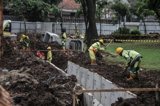 Memantau Progres Pembangunan Tebet Eco Garden