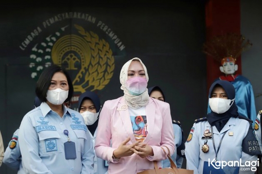 Tangis Angelina Sondakh Saat Bebas dari Penjara