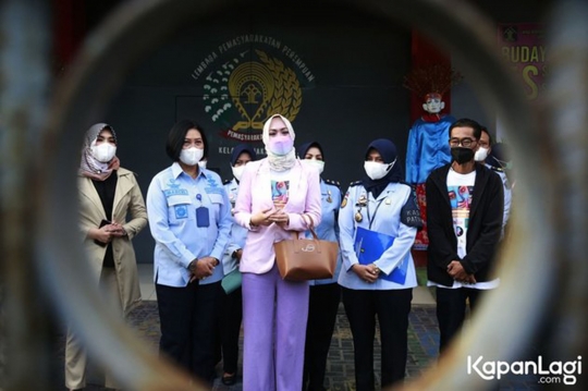 Tangis Angelina Sondakh Saat Bebas dari Penjara