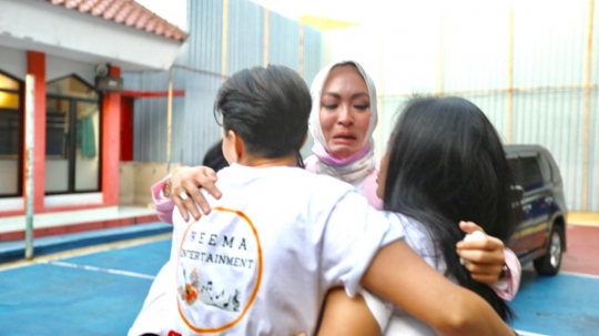 Tangis Angelina Sondakh Saat Bebas dari Penjara