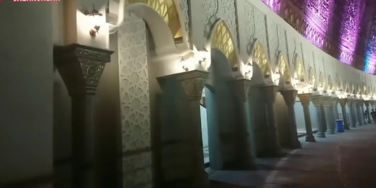 Melihat Lebih Dekat Kemegahan Masjid Raya Sumbar Malam Hari, Desain Terbaik Dunia