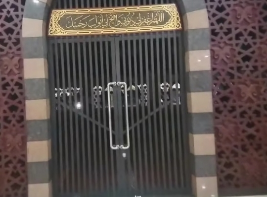 Melihat Lebih Dekat Kemegahan Masjid Raya Sumbar Malam Hari, Desain Terbaik Dunia