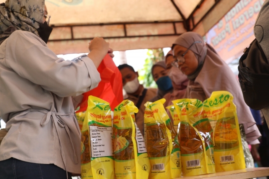 Minyak Goreng dan Daging Murah untuk Peserta Vaksinasi di Tangerang