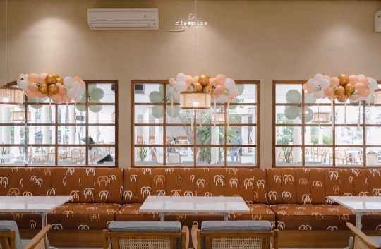 7 Potret Kafe Baru Vebby Palwinta, Tempatnya Cozy Abis dan Ada Area Playground