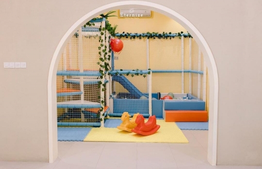 7 Potret Kafe Baru Vebby Palwinta, Tempatnya Cozy Abis dan Ada Area Playground