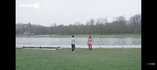 Cantik Banget, Ini 5 Potret Alleia Anak Ariel Noah Tampil Pakai Coat Pink di Paris