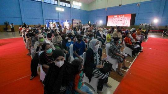 Vaksinasi Serentak di Indonesia, Polri Targetkan Penyaluran 1,1 Juta Dosis