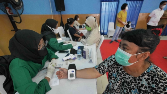 Vaksinasi Serentak di Indonesia, Polri Targetkan Penyaluran 1,1 Juta Dosis