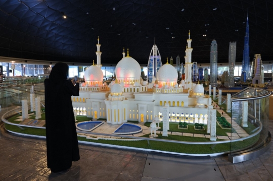 Miniatur Kota Dubai dalam Bentuk Lego