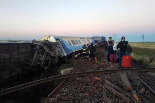 Kereta 500 Penumpang di Argentina Tergelincir, 8 Gerbong Keluar Jalur