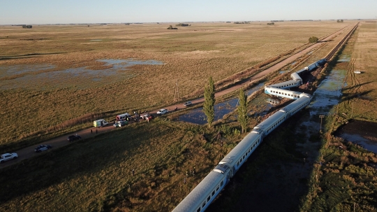 Kereta 500 Penumpang di Argentina Tergelincir, 8 Gerbong Keluar Jalur