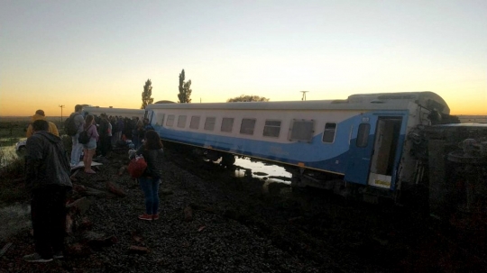 Kereta 500 Penumpang di Argentina Tergelincir, 8 Gerbong Keluar Jalur