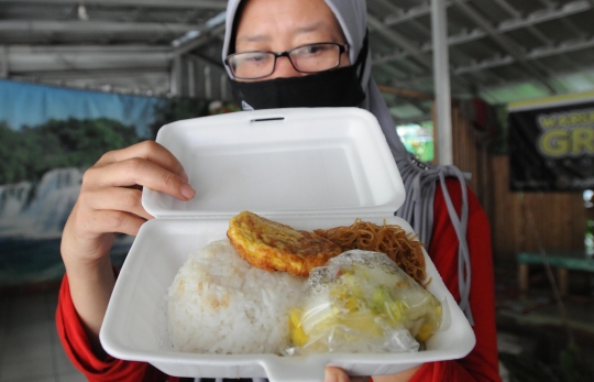 Makan Siang Gratis Sebagai Wujud Solidaritas Warga di Tengah Pandemi