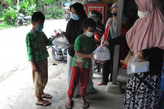 Makan Siang Gratis Sebagai Wujud Solidaritas Warga di Tengah Pandemi