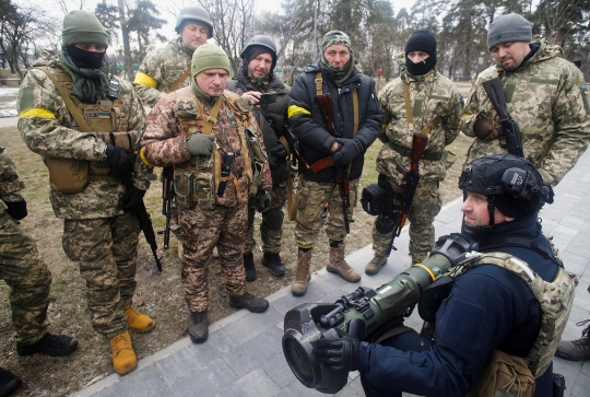 Rudal Antitank NLAW Ukraina Siap Gempur Tank Rusia