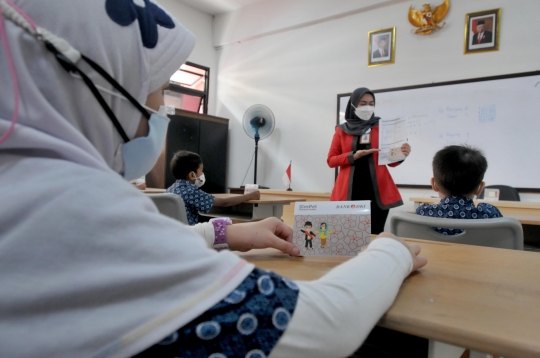 Dorong Budaya Menabung, Ratusan Murid SD Terima Tabungan SimPel