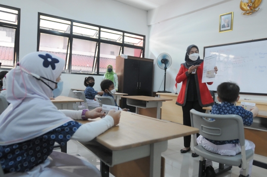 Dorong Budaya Menabung, Ratusan Murid SD Terima Tabungan SimPel