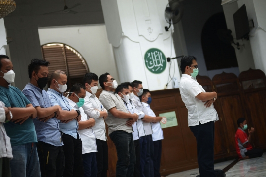 Saf Salat Berjemaah Kembali Rapat