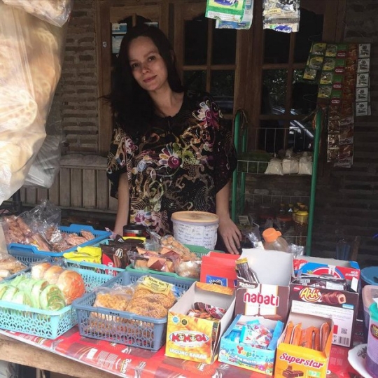 Potret Monica 'Tukang Ojek Pengkolan' Kini Sukses Miliki Mini Market