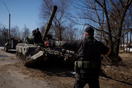 Tentara Ukraina Ambil Alih Tank Rusia di Dekat Kiev