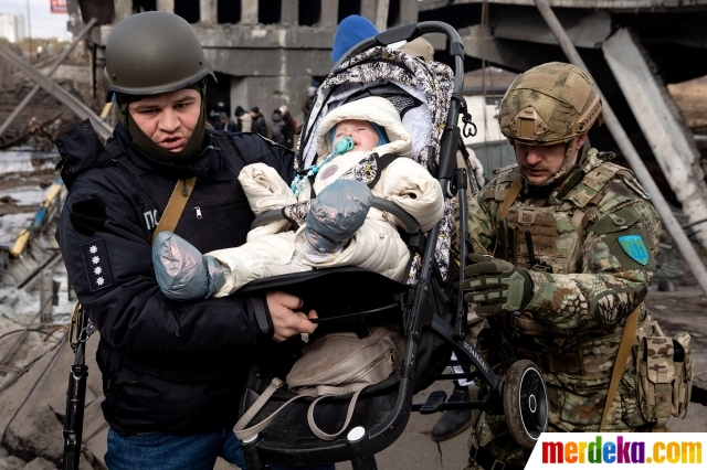 Foto : Lara Anak-Anak Ukraina Di Tengah Invasi Rusia | Merdeka.com