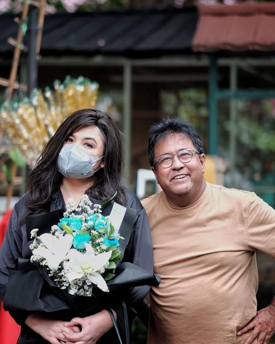 Rano Karno Unggah Foto Bareng Sarah, Netizen Sebut Pasangan Serasi