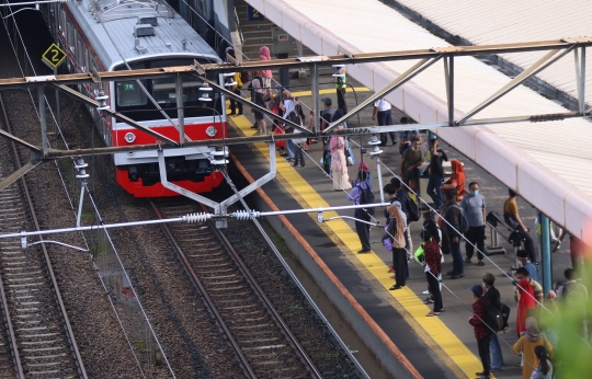 Kapasitas Penumpang KRL Tetap Dibatasi Meski Aturan Jaga Jarak Dicabut