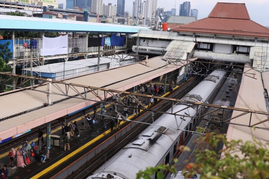 Kapasitas Penumpang KRL Tetap Dibatasi Meski Aturan Jaga Jarak Dicabut