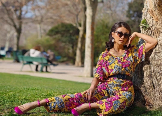 Gaya Nyentrik Sarwendah di Paris, Pakai Daster tapi Tetap Terlihat Elegan