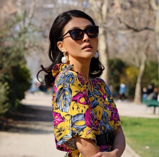 Gaya Nyentrik Sarwendah di Paris, Pakai Daster tapi Tetap Terlihat Elegan