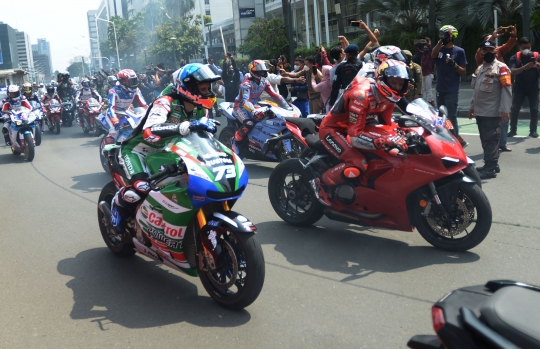 Aksi Pembalap MotoGP Konvoi di Jakarta