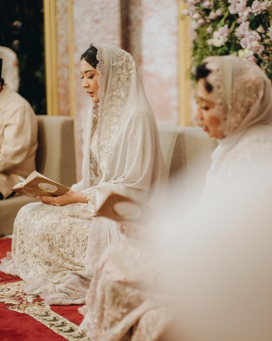Anggunnya Putri Tanjung di Acara Pengajian, Sang Ayah Tak Kuasa Tahan Air Mata