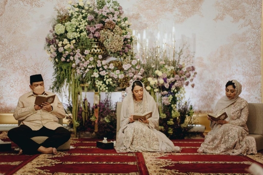 Anggunnya Putri Tanjung di Acara Pengajian, Sang Ayah Tak Kuasa Tahan Air Mata