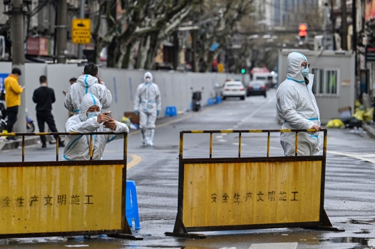 Jutaan Orang Terkurung ketika China Hadapi Wabah Covid-19 Terburuknya