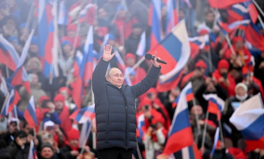 Ekspresi Putin Bersumpah Rusia Menangkan Perang di Ukraina