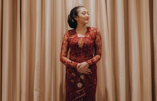 5 Potret Penampilan Putri Tanjung di Acara Siraman, Dipuji Anggun dan Cantik Banget