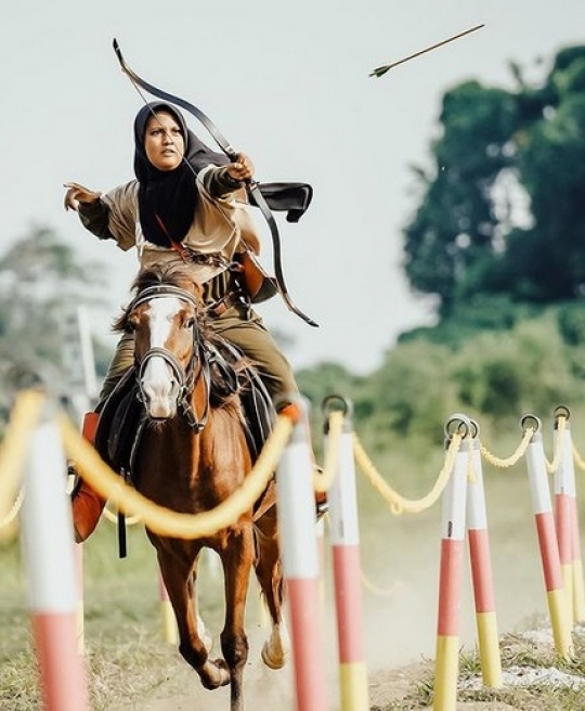 Potret Arum Nazlus, Atlet Berkuda Panahan Pertama Indonesia Juarai Ajang Dunia