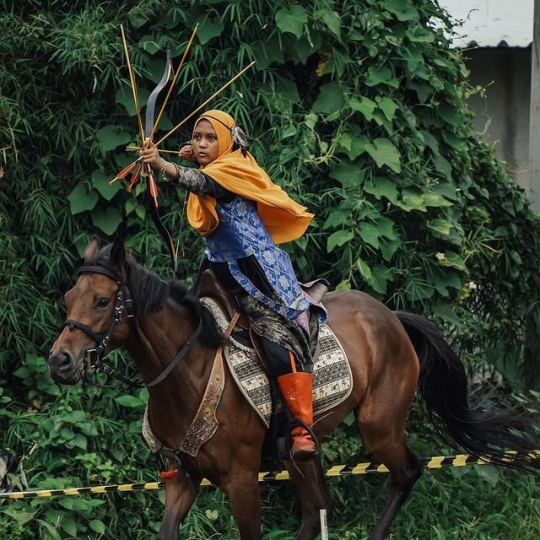 Potret Arum Nazlus, Atlet Berkuda Panahan Pertama Indonesia Juarai Ajang Dunia